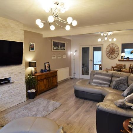 Mikes At Menai - Stylish & Spacious 3 Bed House In Menai Bridge. Buitenkant foto