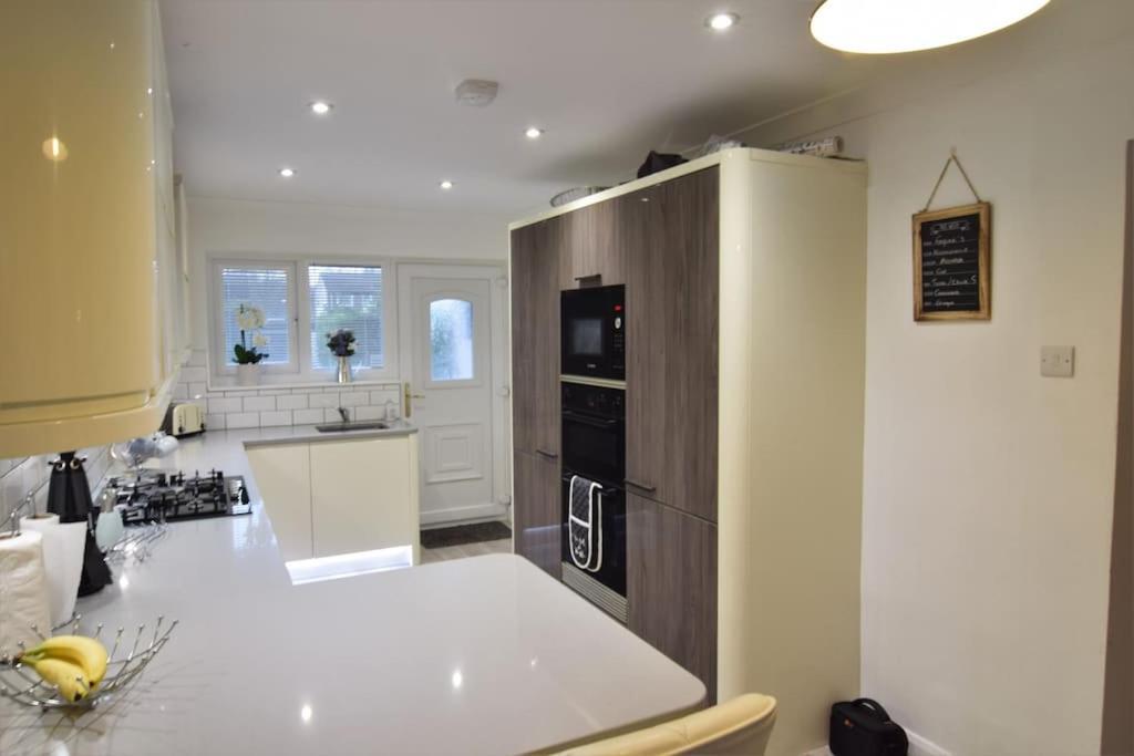 Mikes At Menai - Stylish & Spacious 3 Bed House In Menai Bridge. Buitenkant foto