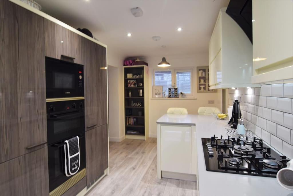 Mikes At Menai - Stylish & Spacious 3 Bed House In Menai Bridge. Buitenkant foto