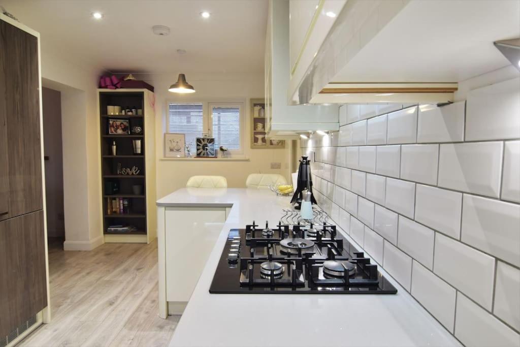 Mikes At Menai - Stylish & Spacious 3 Bed House In Menai Bridge. Buitenkant foto