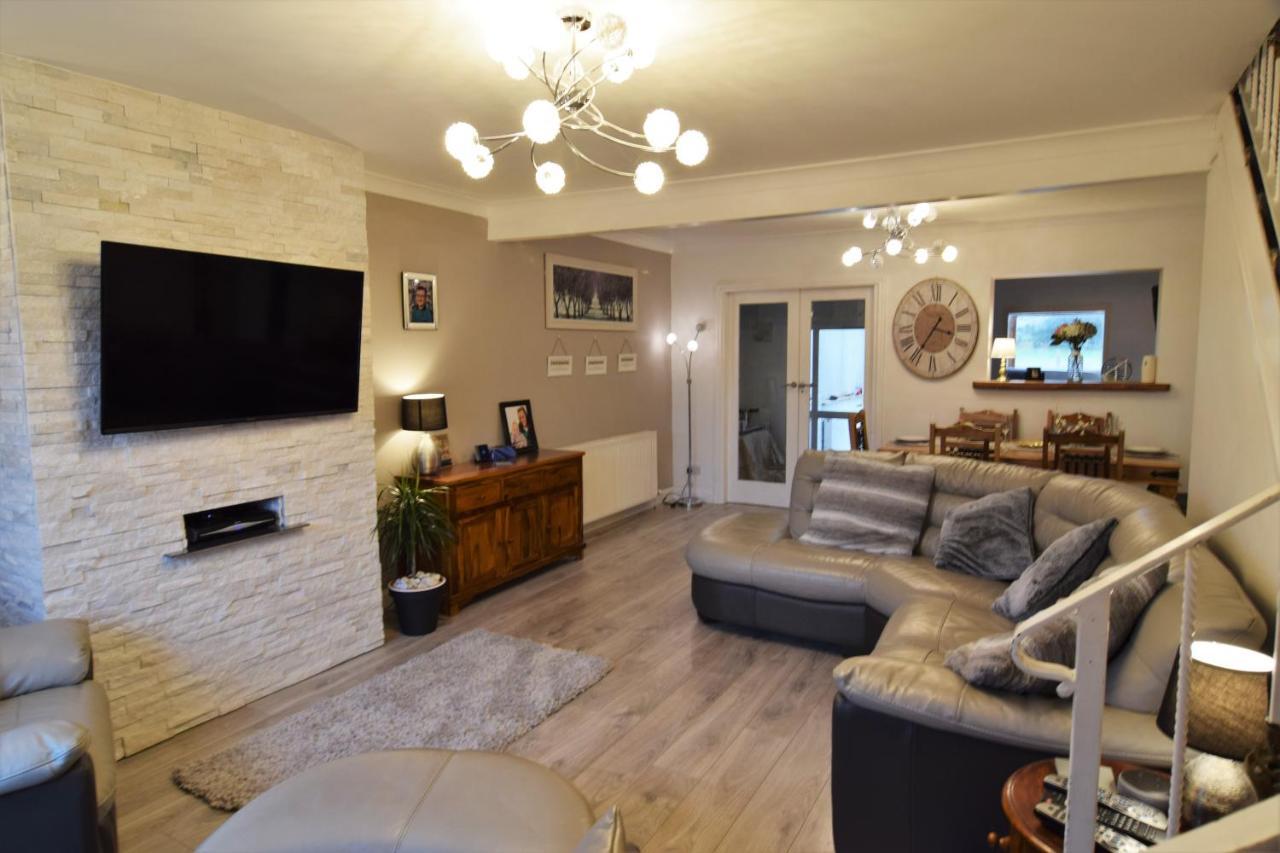 Mikes At Menai - Stylish & Spacious 3 Bed House In Menai Bridge. Buitenkant foto