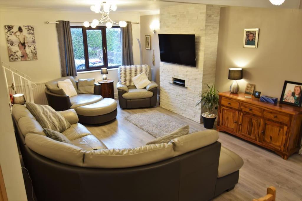 Mikes At Menai - Stylish & Spacious 3 Bed House In Menai Bridge. Buitenkant foto
