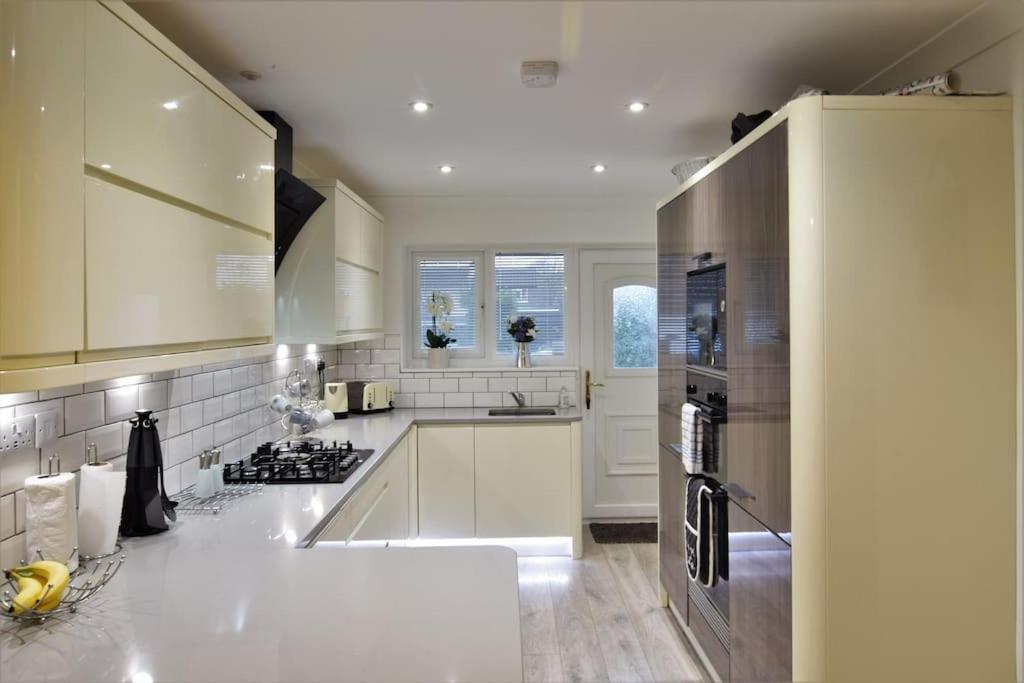 Mikes At Menai - Stylish & Spacious 3 Bed House In Menai Bridge. Buitenkant foto