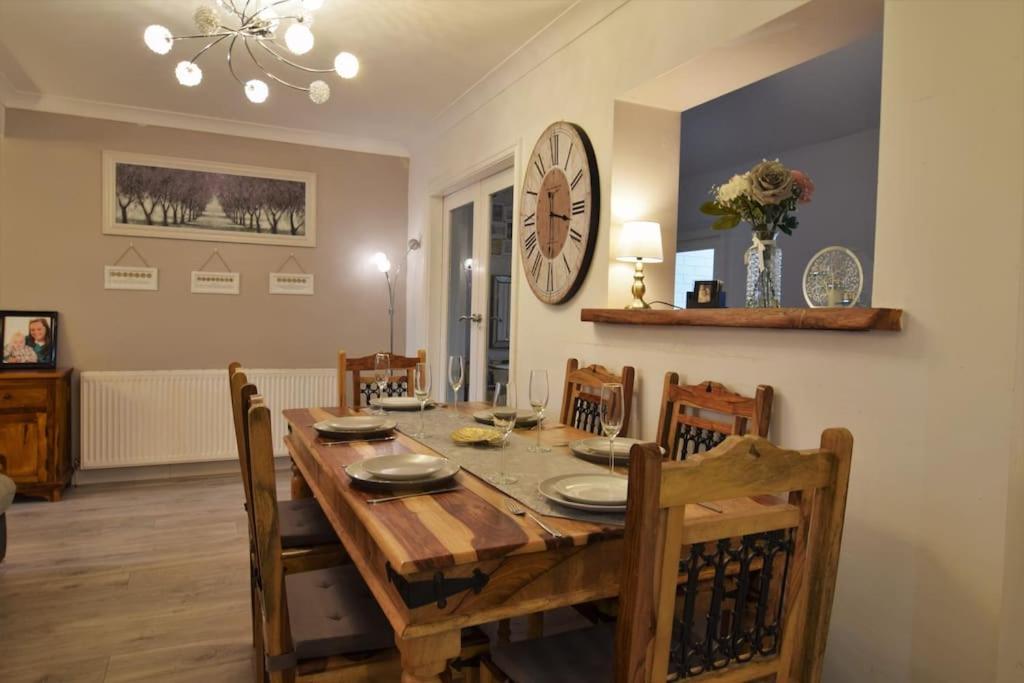 Mikes At Menai - Stylish & Spacious 3 Bed House In Menai Bridge. Buitenkant foto