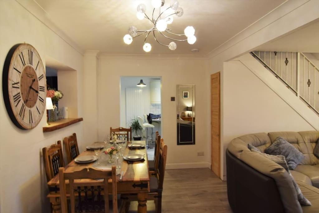 Mikes At Menai - Stylish & Spacious 3 Bed House In Menai Bridge. Buitenkant foto